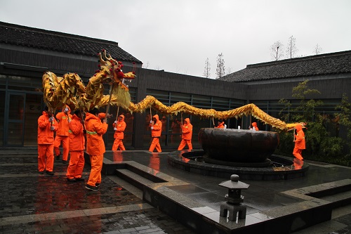 龍騰馬躍開門紅 龍騰馬躍開門紅